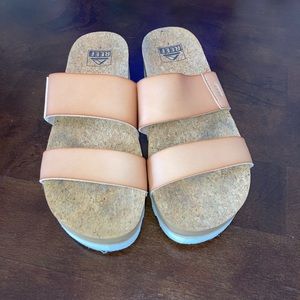 Wedge, chunky Reef sandals! 👡